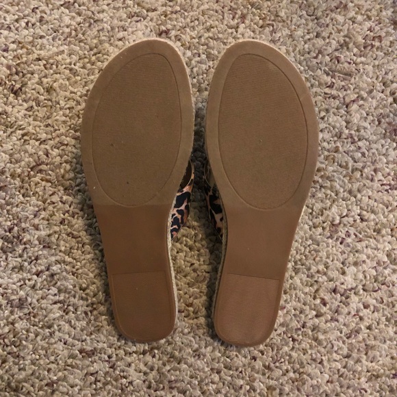 Women’s leopard slide sandals - Picture 3 of 4